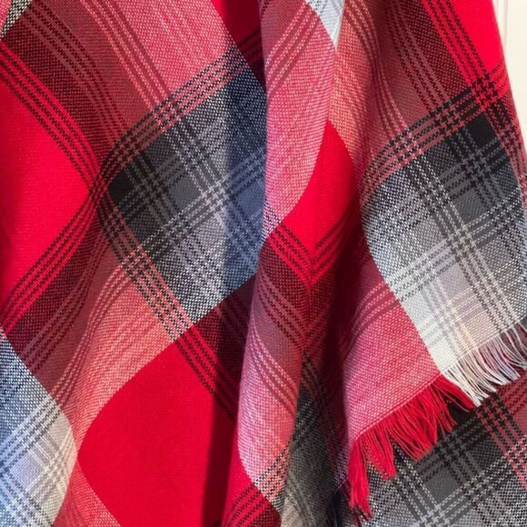 Vintage Japan Made Warmth Red Plaid Fringe Shawl Wrap Red Gray Warm Blanket Wrap - Picture 2 of 6